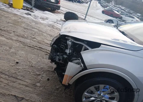 2017 Buick Envision Essence z USA, uszkodzony, nr VIN LRBFXBSA8HD116380